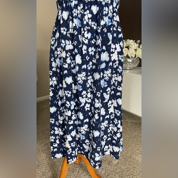 Women's dress - Picture 11 of 11